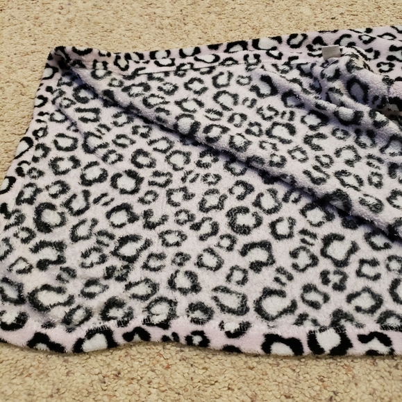🎈5/$10🎈 Pink Cheetah Print Fleece Baby Blanket - Picture 2 of 5